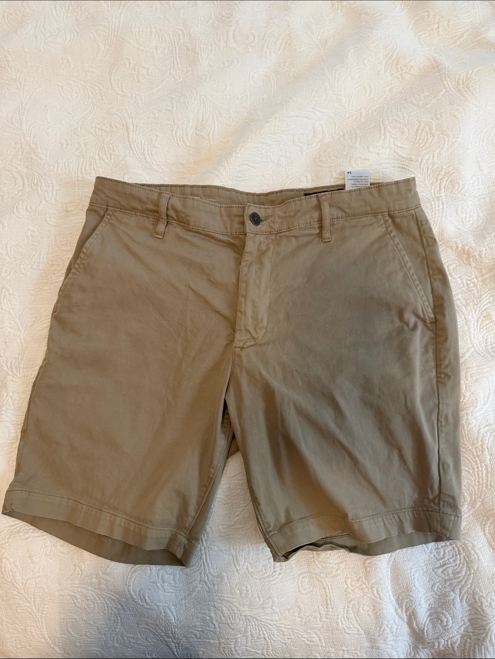 AG men’s khaki shorts size 34 wanderer shorts